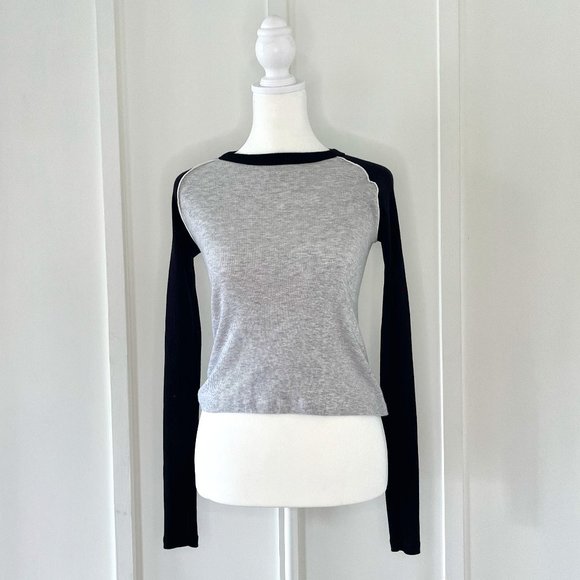 BRANDY MELVILLE BELLA TOP GREY AND BLUE - Picture 1 of 8